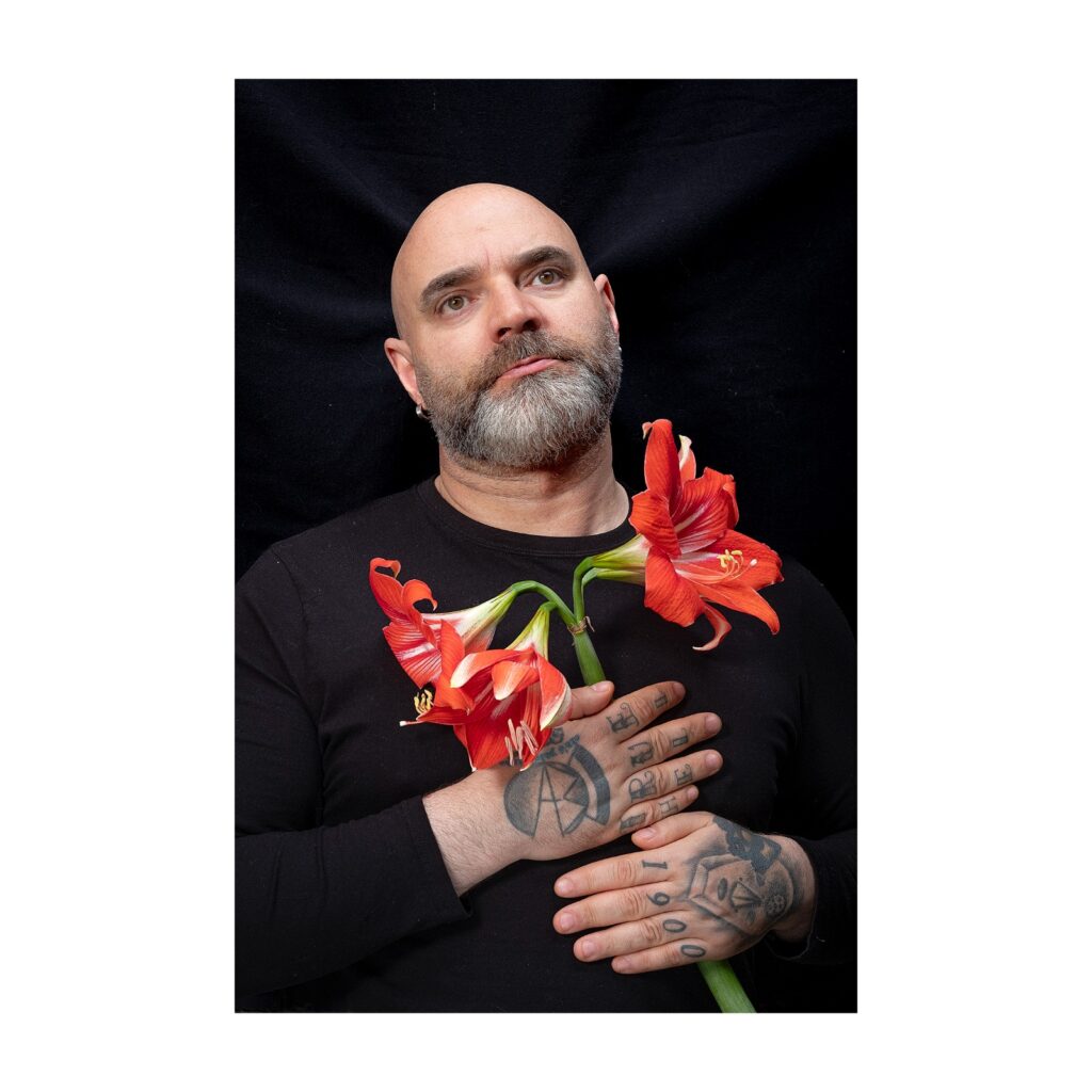 Auto Retrato de Carlos Tiza com Flores